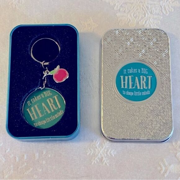 Keyring in a Tin Teachers Gift it takes a big heart to shape little minds NWT - Picture 1 of 4